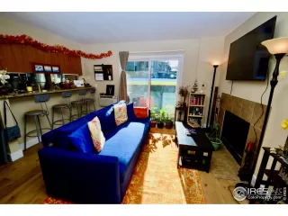 Photo #6: 1022222 Listing