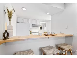 Photo #3: 1022308 Listing