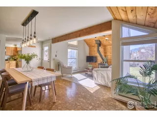 Photo #6: 1022328 Listing