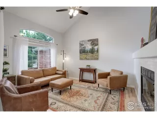 Photo #4: 1022486 Listing