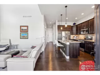 Photo #5: 1022572 Listing