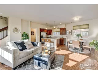 Photo #4: 1022635 Listing