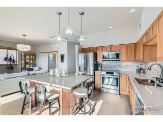 Photo #2: 1022678 Listing