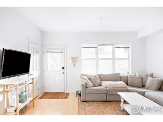 Photo #6: 1022783 Listing