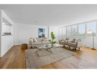 Photo #3: 1022917 Listing