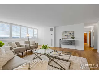 Photo #4: 1022917 Listing