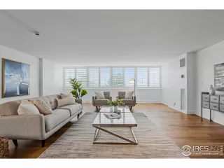 Photo #6: 1022917 Listing