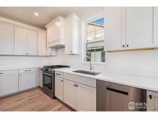 Photo #5: 1023206 Listing