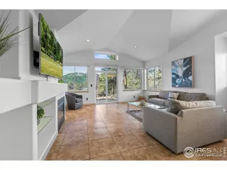 Photo #6: 1023359 Listing