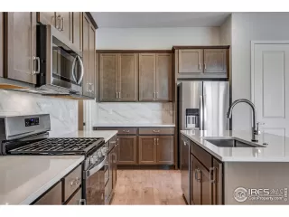 Photo #4: 1023935 Listing