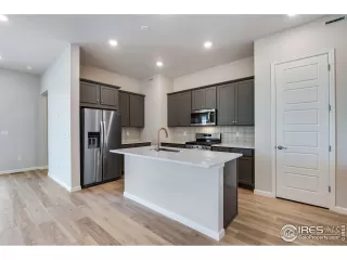 Photo #6: 1023936 Listing