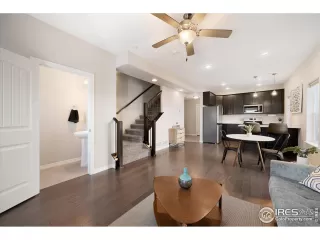 Photo #4: 1024000 Listing