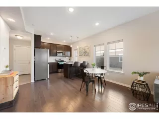 Photo #5: 1024000 Listing