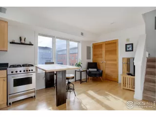 Photo #6: 1024037 Listing