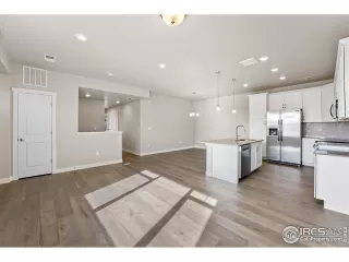 Photo #5: 1024045 Listing