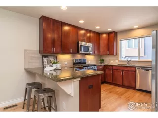 Photo #4: 1024098 Listing