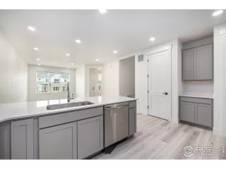 Photo #4: 1024184 Listing