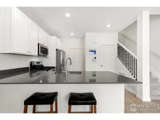 Photo #6: 1024308 Listing