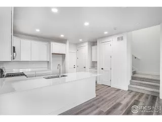 Photo #5: 1024499 Listing