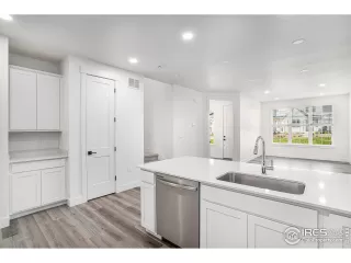 Photo #6: 1024499 Listing