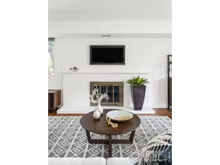 Photo #5: 1024515 Listing