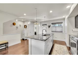 Photo #5: 1025015 Listing