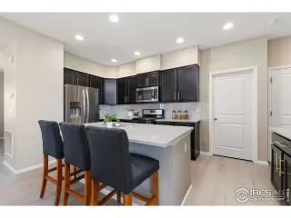 Photo #6: 1025181 Listing