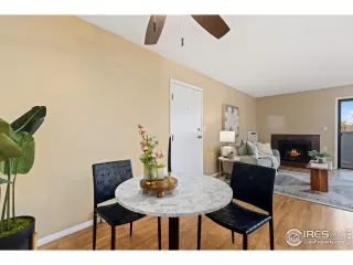 Photo #5: 1025204 Listing