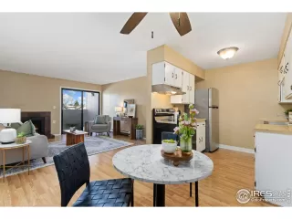 Photo #6: 1025204 Listing