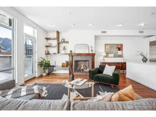 Photo #5: 1025293 Listing