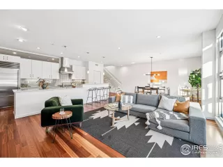 Photo #6: 1025293 Listing