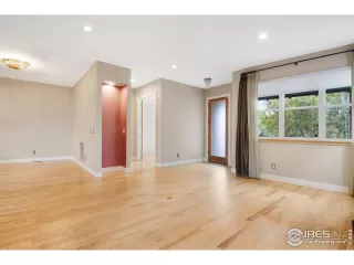 Photo #6: 1025331 Listing