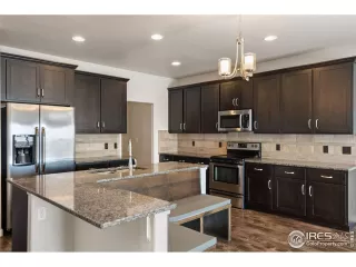 Photo #4: 1025335 Listing