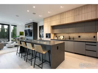 Photo #4: 1025467 Listing