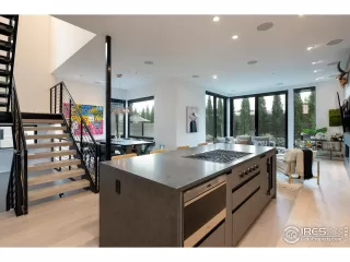 Photo #6: 1025467 Listing