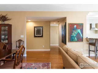 Photo #5: 1025483 Listing