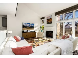 Photo #6: 1025599 Listing