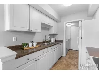 Photo #5: 1025614 Listing