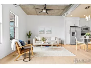 Photo #6: 1025629 Listing