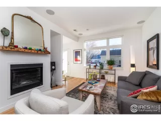 Photo #5: 1025709 Listing