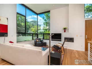 Photo #4: 1025725 Listing