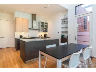 Photo #6: 1025725 Listing