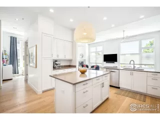 Photo #5: 1025765 Listing