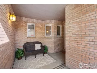 Photo #5: 1025804 Listing