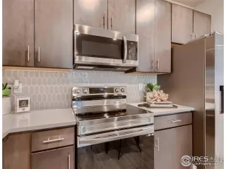 Photo #3: 1025877 Listing