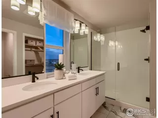 Photo #4: 1025878 Listing