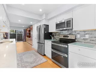 Photo #2: 1026024 Listing