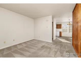 Photo #6: 1026047 Listing