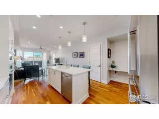 Photo #5: 1026122 Listing