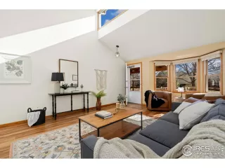 Photo #6: 1026317 Listing